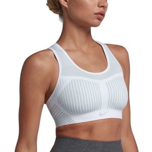 Nike FE/NOM Flyknit Sports Bra